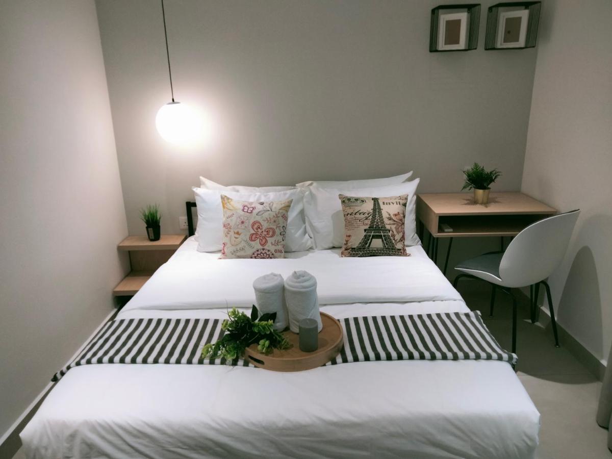 Dk 2br 5pax With Balcony Near Subang Airport Apartment *