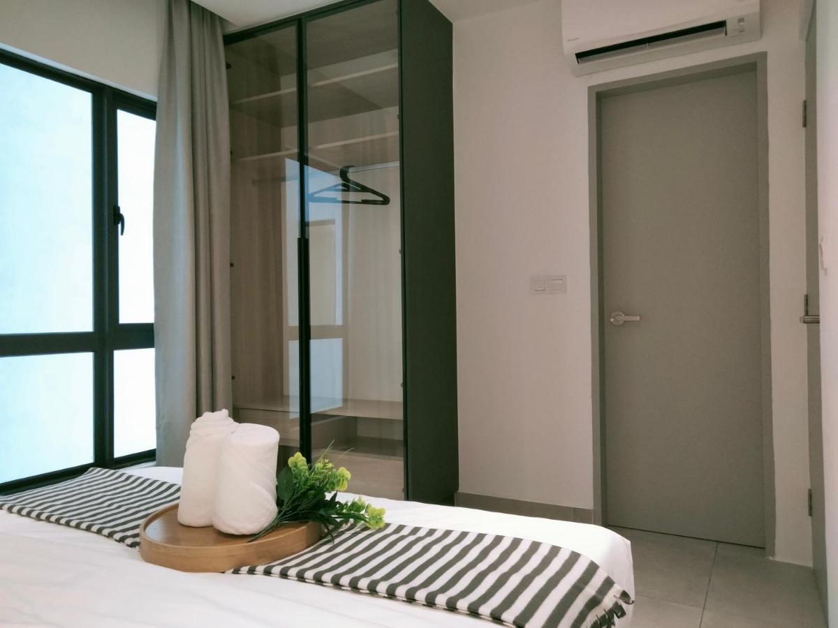 Dk 2br 5pax With Balcony Near Subang Airport Apartment