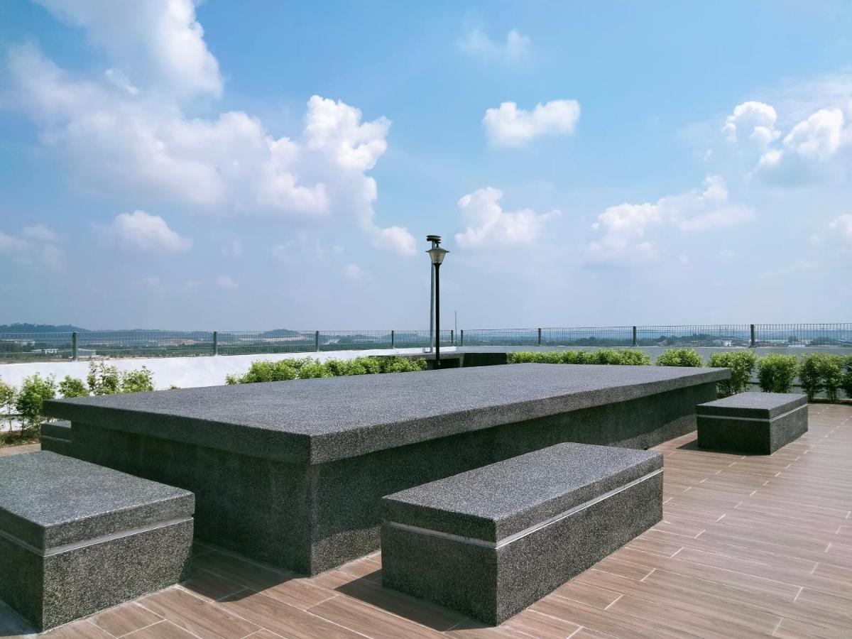 Dk 2br 5pax With Balcony Near Subang Airport * Shah Alam